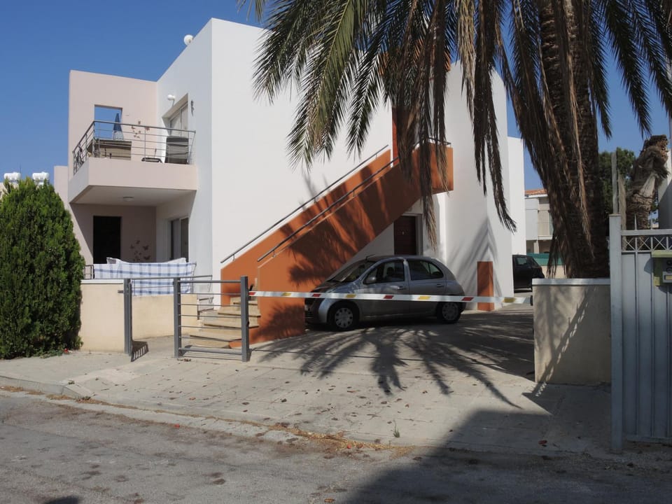 Property building, Facade/entrance, Day
