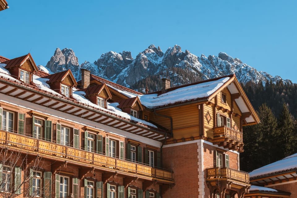 Property building, Nearby landmark, Natural landscape, Winter, Mountain view