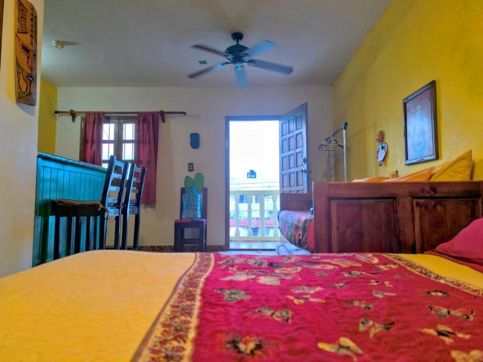 Bed, Coffee/tea facilities, Decorative detail, Bedroom, Street view, Quiet street view, Inner courtyard view, internet, air conditioner