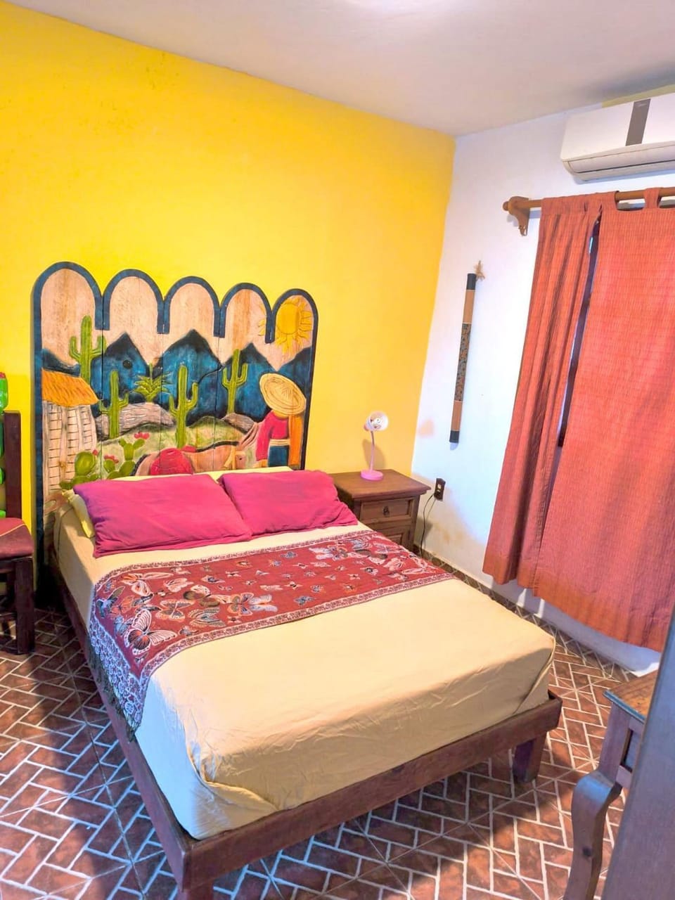 Bed, Decorative detail, Bedroom, internet, air conditioner