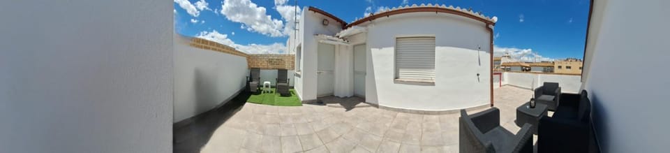 Ático con terraza cerca de la Mezquita-Catedral Apartment in Cordoba