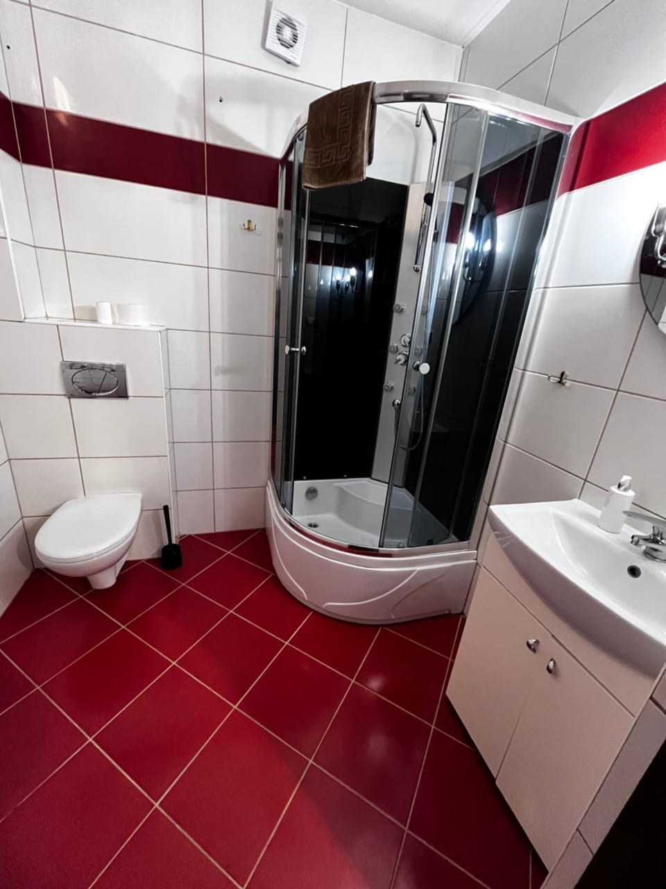 Shower, Toilet, Bathroom, towels
