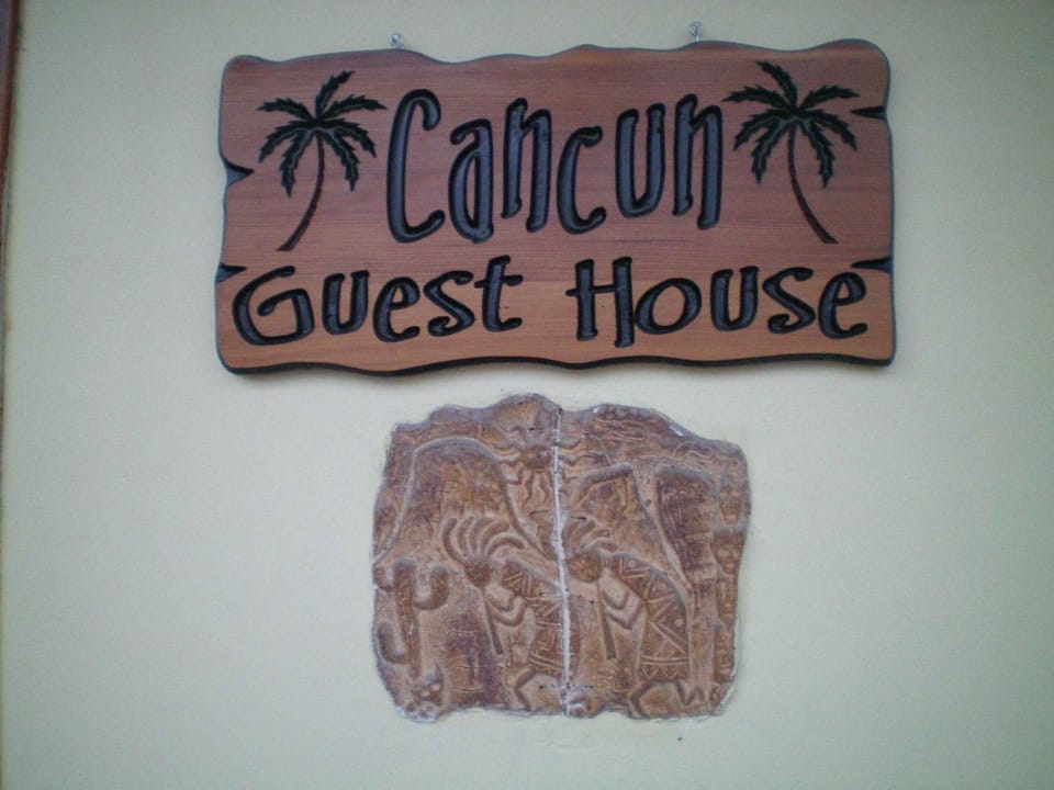 Cancun Guest House 3 near Ado bus terminal and 25 min from-to airport by shuttle Bed and Breakfast in Cancun