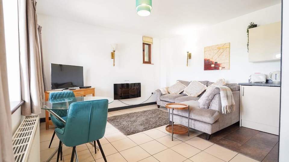 TV and multimedia, Living room, Dining area