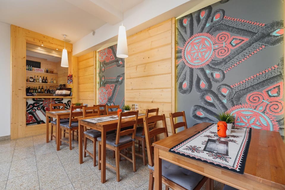 Restaurant/places to eat, Bathroom, Lounge or bar