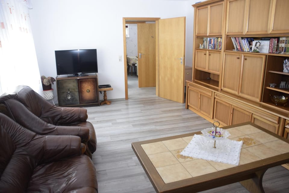Communal lounge/ TV room, TV and multimedia, Living room, Seating area