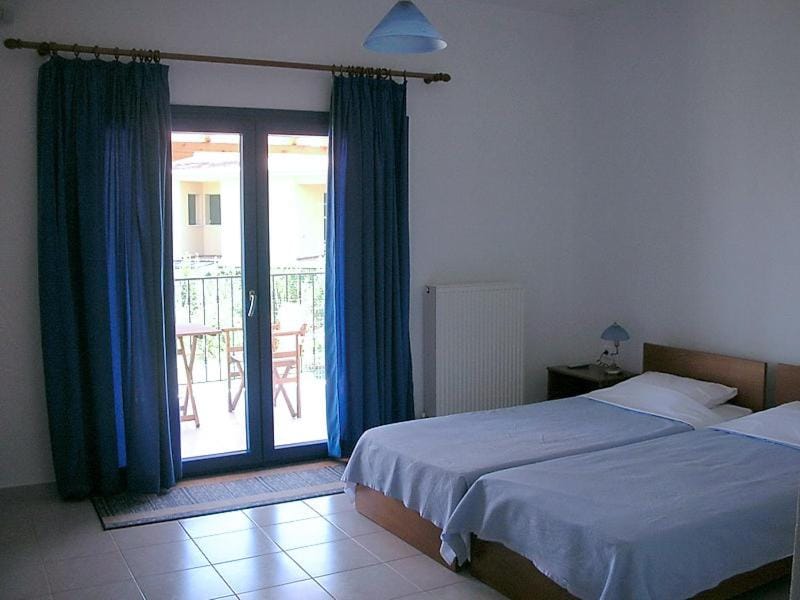 Day, Photo of the whole room