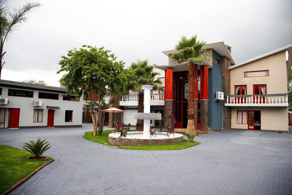 Property building, Facade/entrance, Garden