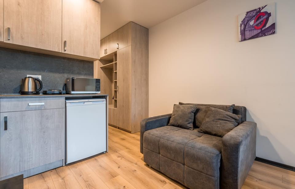 Kitchen or kitchenette, Seating area