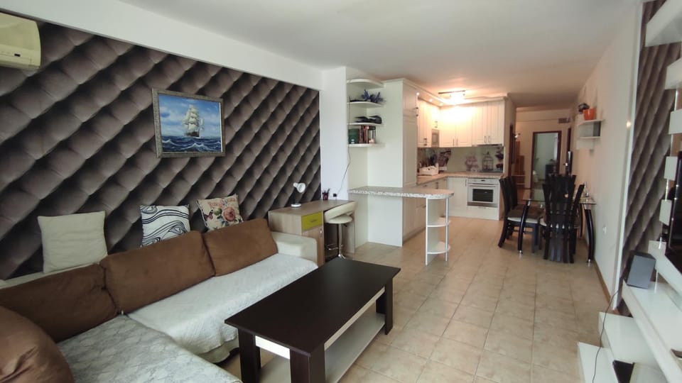 Kitchen or kitchenette, Living room, Dining area