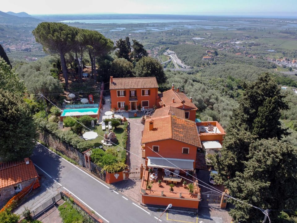 Casale Belvedere "L'Ulivo" e "La Terrazza" House in Emilia-Romagna
