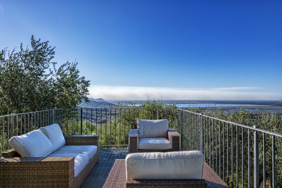 Natural landscape, View (from property/room), Balcony/Terrace