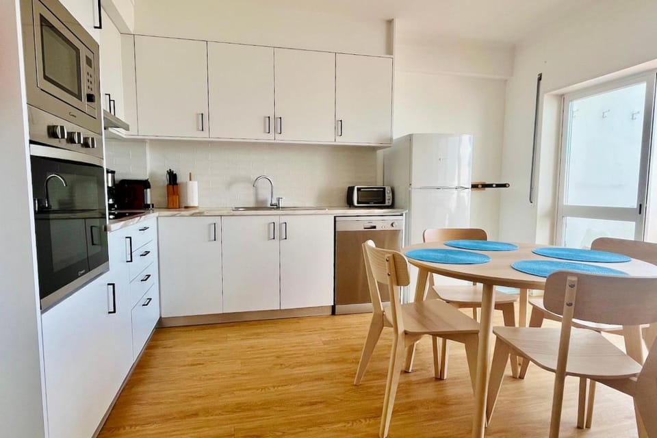 Kitchen or kitchenette, Dining area, dishwasher, oven, stove