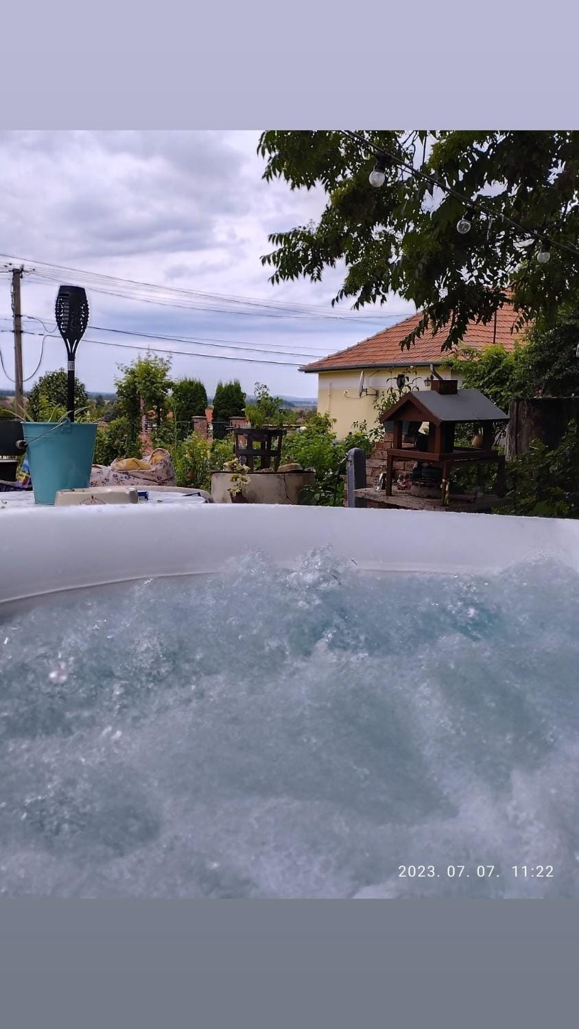 Hot Tub, Swimming pool