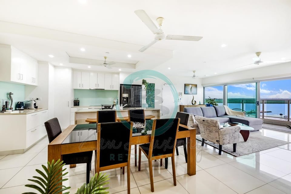 ZEN BY THE WATER - Darwin's Premier Ocean View Family Retreat Apartment in Darwin