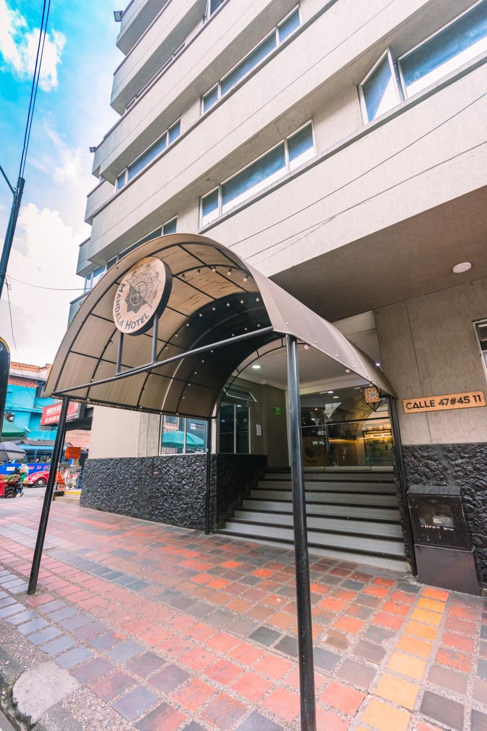 Facade/entrance