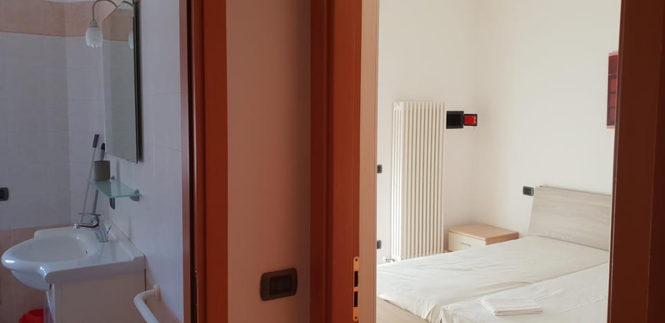 Bed, Bathroom