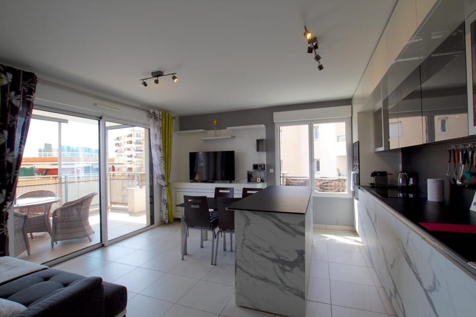 TV and multimedia, Kitchen or kitchenette, Dining area