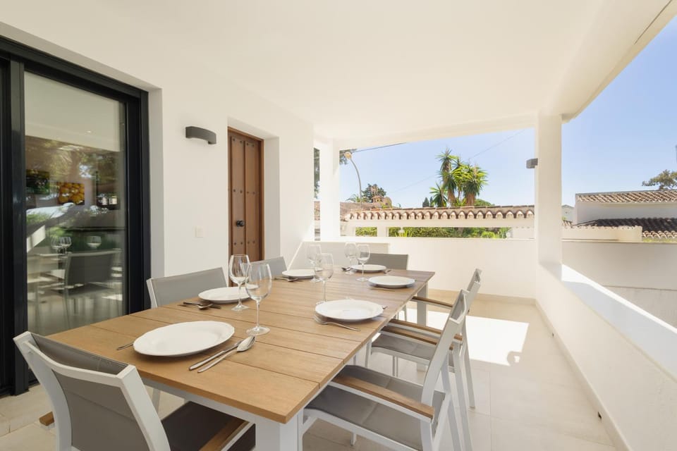 Day, Balcony/Terrace, Dining area, Garden view