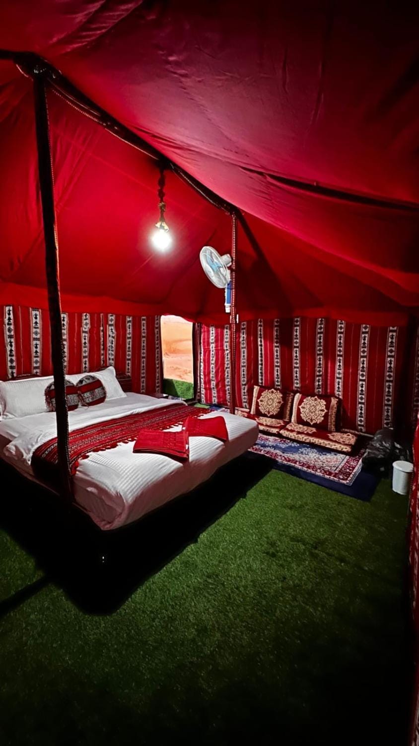 Sunrise Desert Local Private Camp Luxury tent in Oman