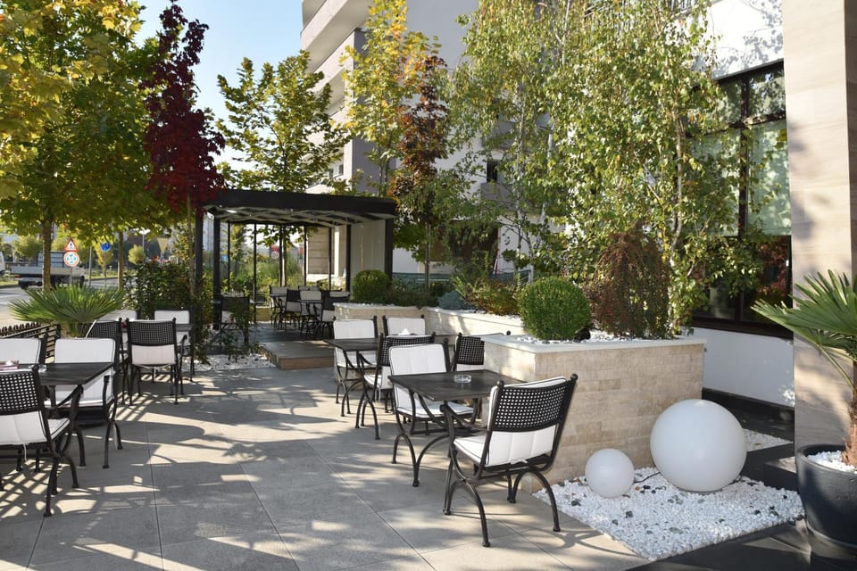 Property building, Restaurant/places to eat