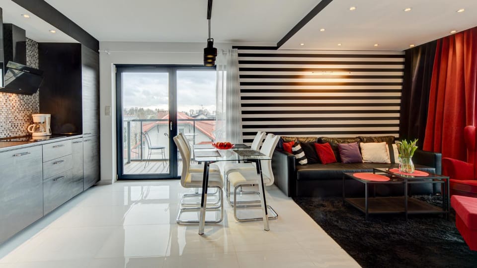 Kitchen or kitchenette, Seating area, Dining area