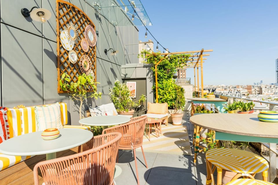 Restaurant/places to eat, Balcony/Terrace