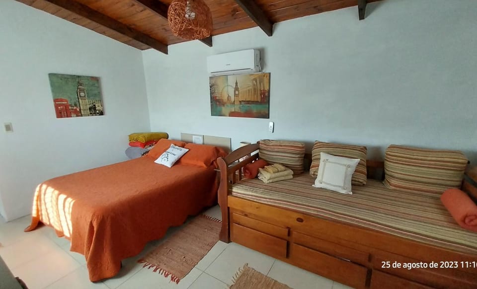 Bed, Living room, air conditioner