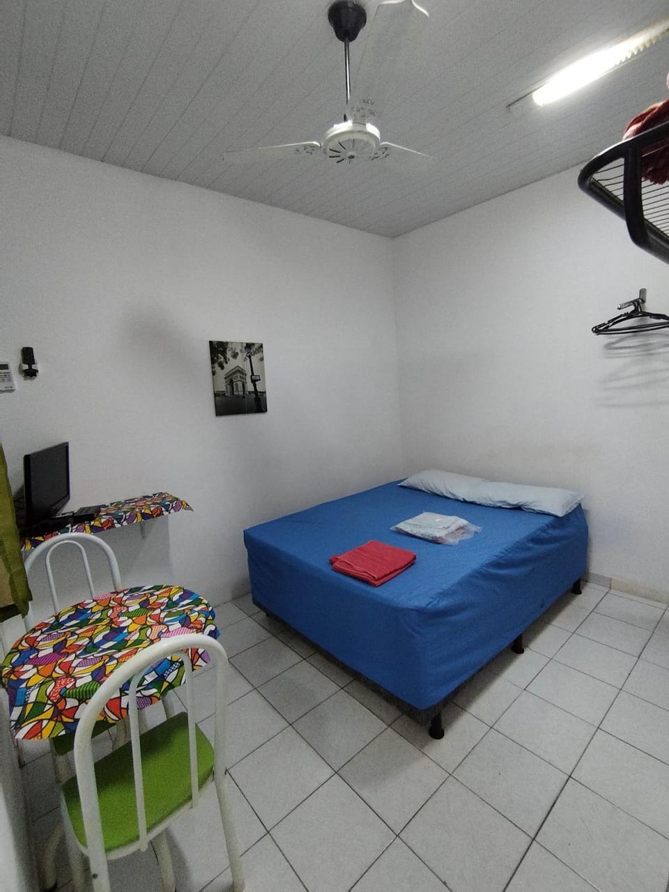 Seu Apto Praia da Costa 6 com Cama Casal e Opcional Pequena Cama Solteiro Simples Barato Local Excelente Ar Cond TV Microondas Todo seu Centro Apartment in Vila Velha