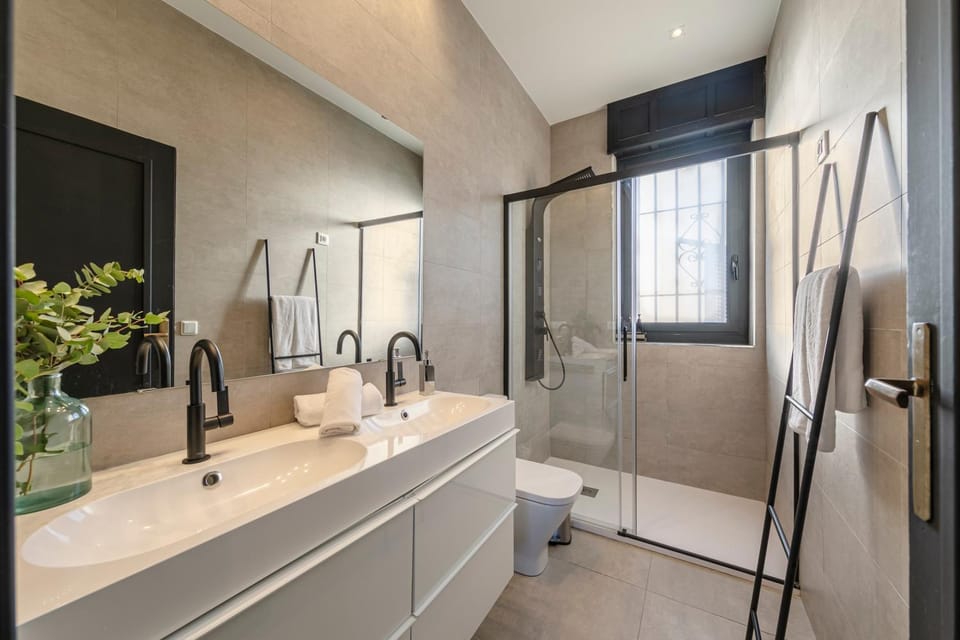 Shower, Bathroom, towels