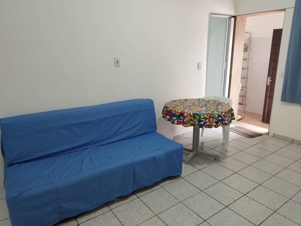 Seu Apto Praia da Costa 13 Simples Econômico Mobiliado TV Geladeira Fogão Ar Cond Local Excelente Centro Apartment in Vila Velha