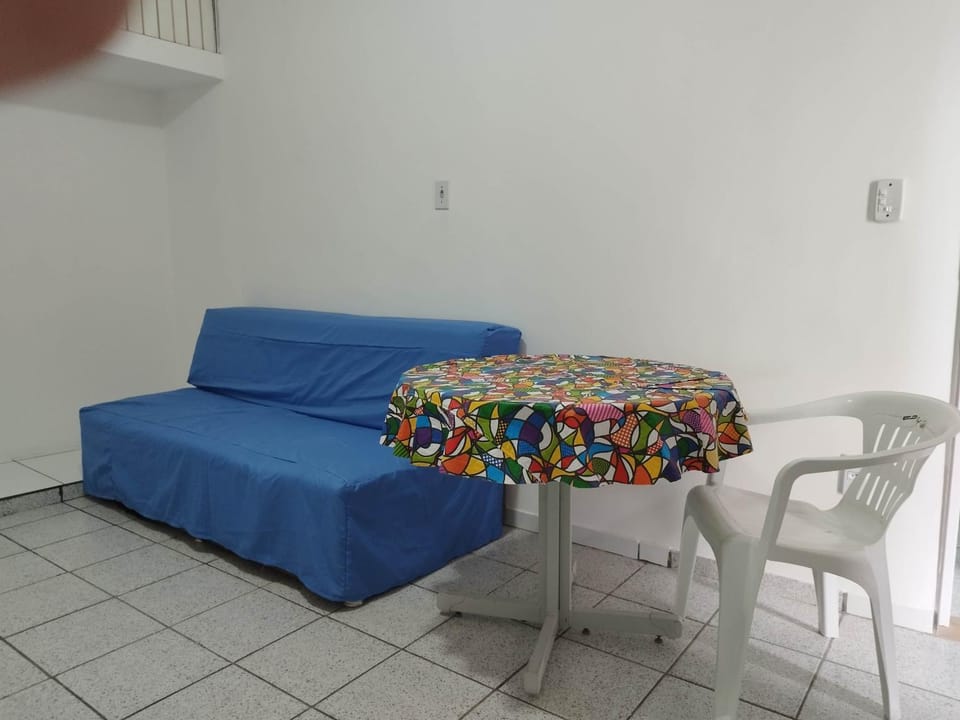 Seu Apto Praia da Costa 13 Simples Econômico Mobiliado TV Geladeira Fogão Ar Cond Local Excelente Centro Apartment in Vila Velha