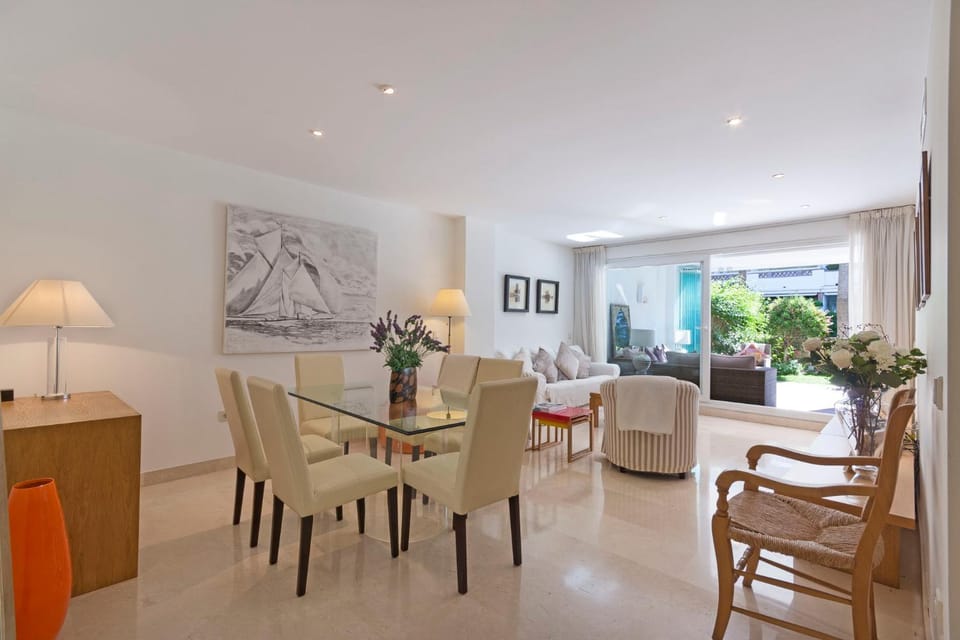 Living room, Dining area