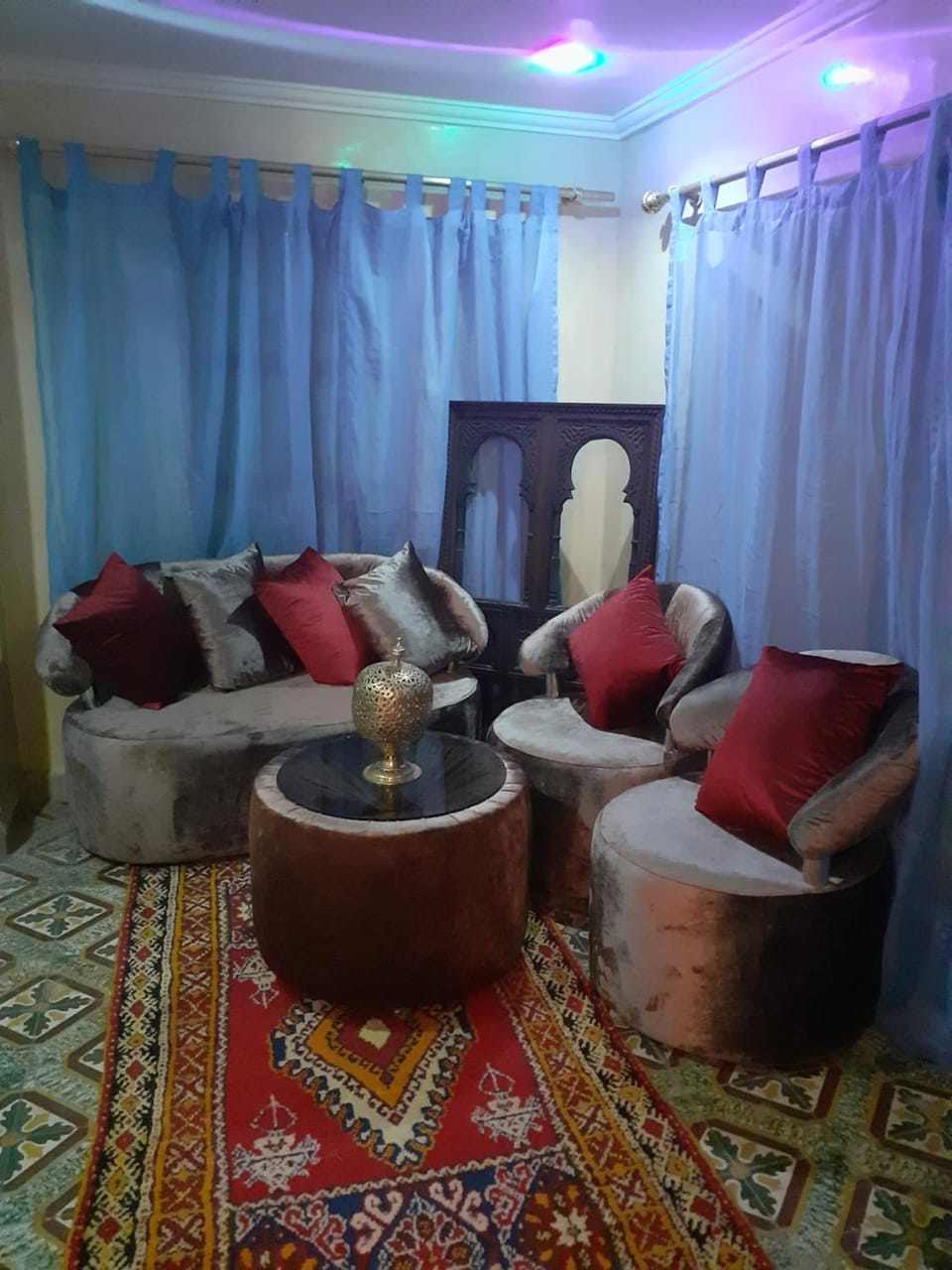 Living room, Seating area