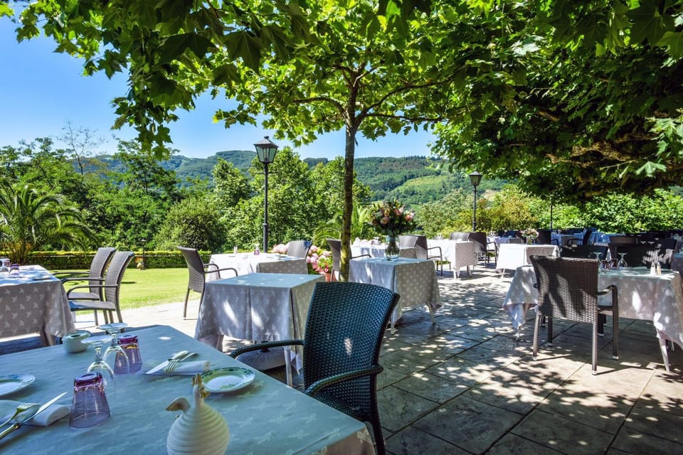 Patio, Restaurant/places to eat, Garden, Garden view, Mountain view