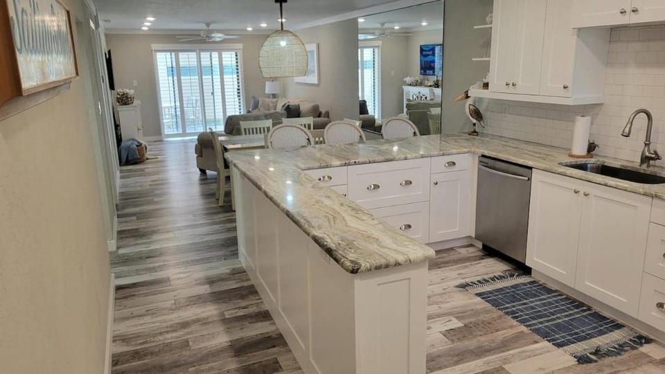 105 - First floor steps away from the pool Apartment in Edgewater