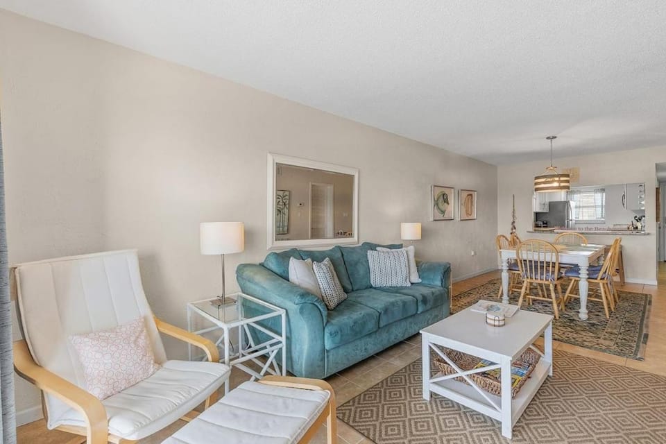 208 - Poolside 2 BR Great Ocean View Apartment in Edgewater