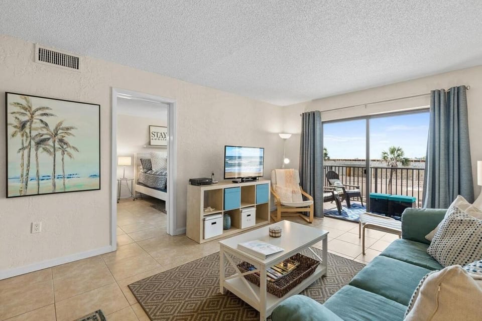 208 - Poolside 2 BR Great Ocean View Apartment in Edgewater