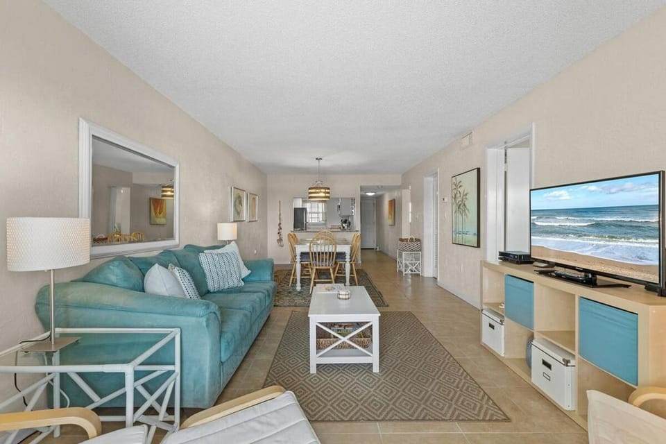 208 - Poolside 2 BR Great Ocean View Apartment in Edgewater
