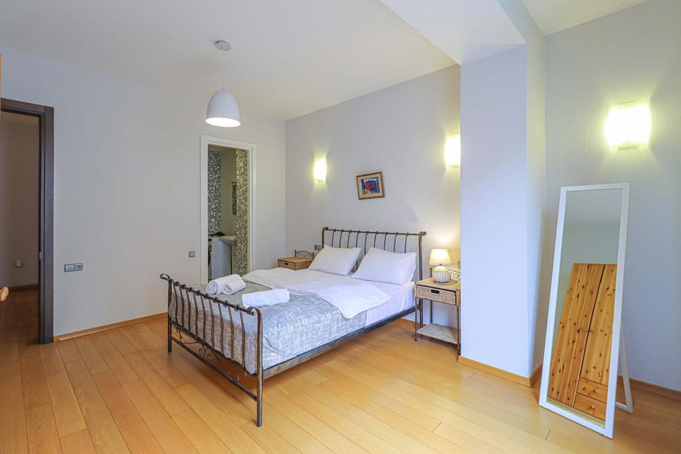 Wehost Spacious place near Rustaveli Apartment in Tbilisi, Georgia