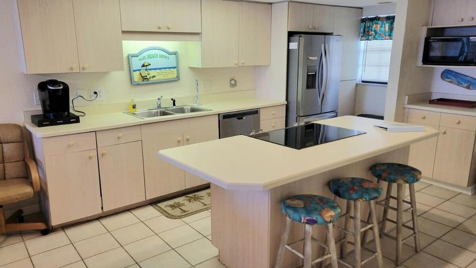 415 - 2 bedroom oceanfront condo Apartment in Edgewater