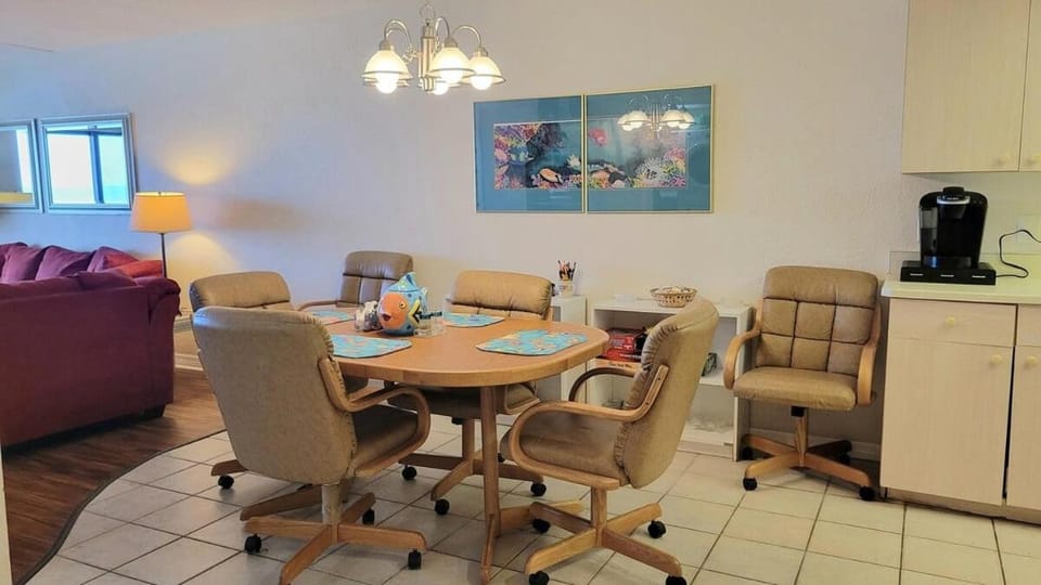 415 - 2 bedroom oceanfront condo Apartment in Edgewater