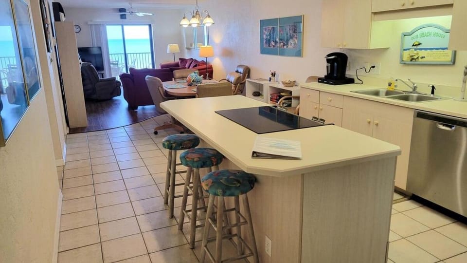 415 - 2 bedroom oceanfront condo Apartment in Edgewater