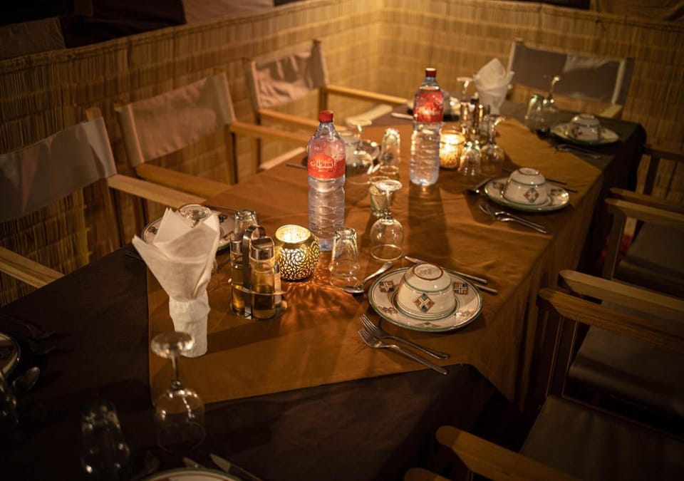 Restaurant/places to eat, Banquet/Function facilities, Dining area, Drinks