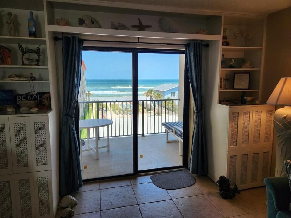 402 - Fourth floor ocean view delight Apartment in Edgewater