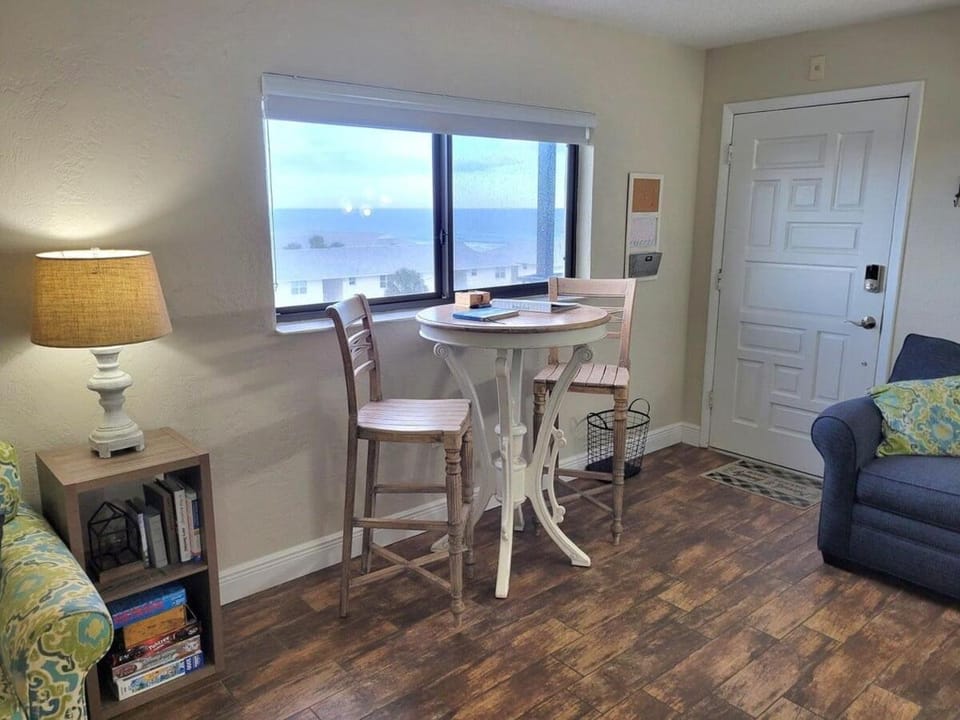 503 - Best Value No Balcony Apartment in Edgewater