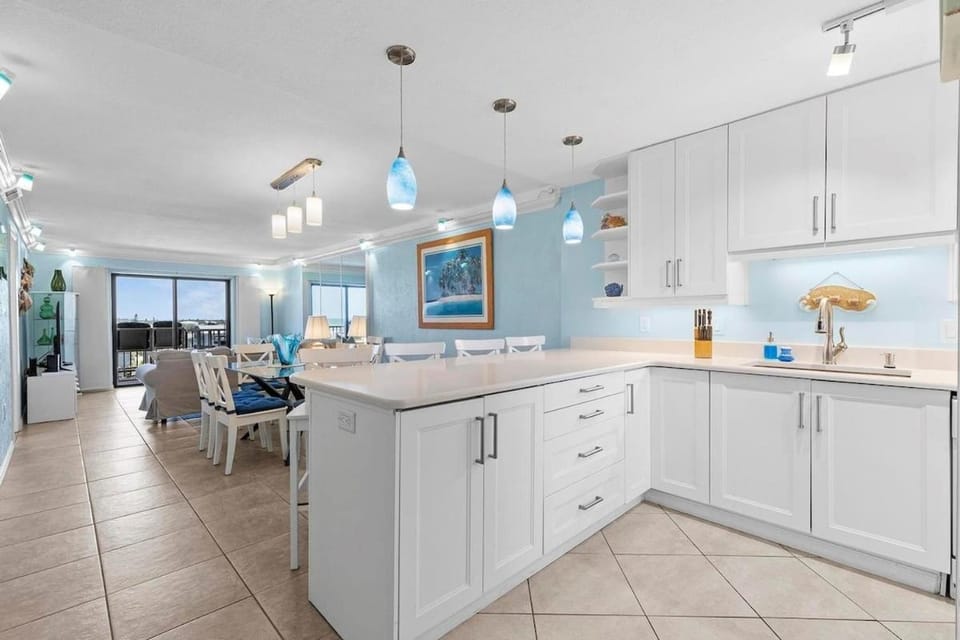 507- Ocean View 2 bedroom top floor Apartment in Edgewater