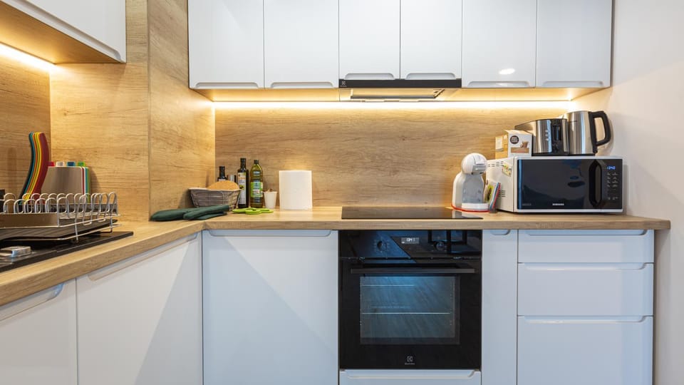 Coffee/tea facilities, Kitchen or kitchenette, oven, toaster