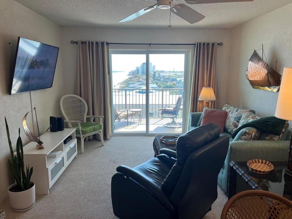 511 - Top floor 1 bedroom amazing view! Apartment in Edgewater