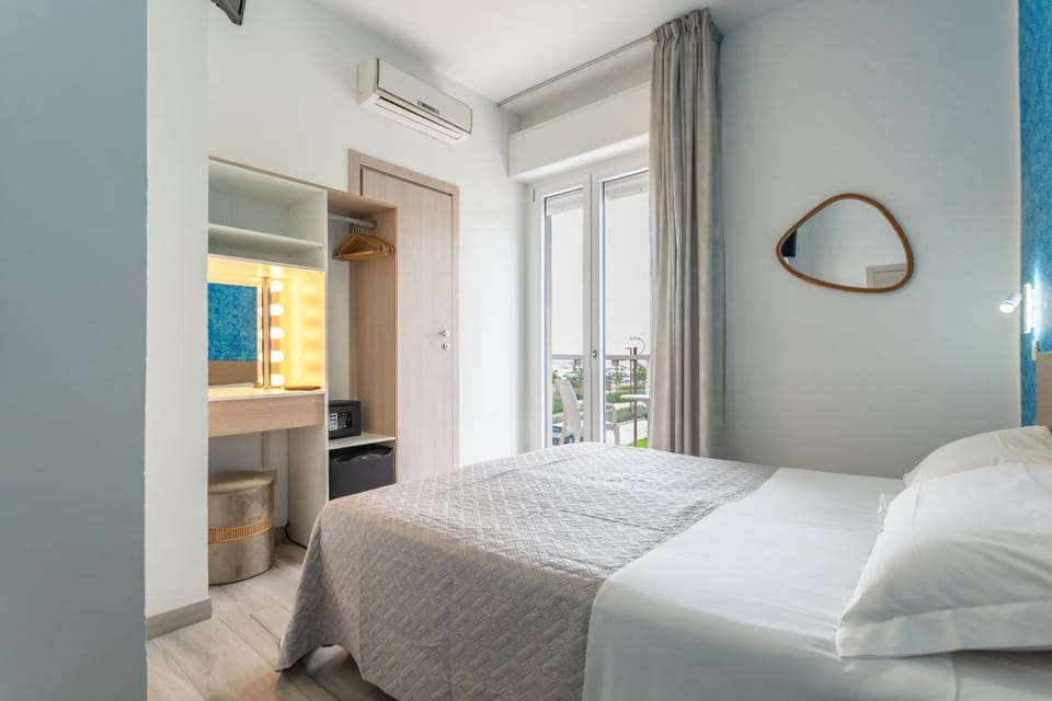Bed, Photo of the whole room, Bedroom, air conditioner